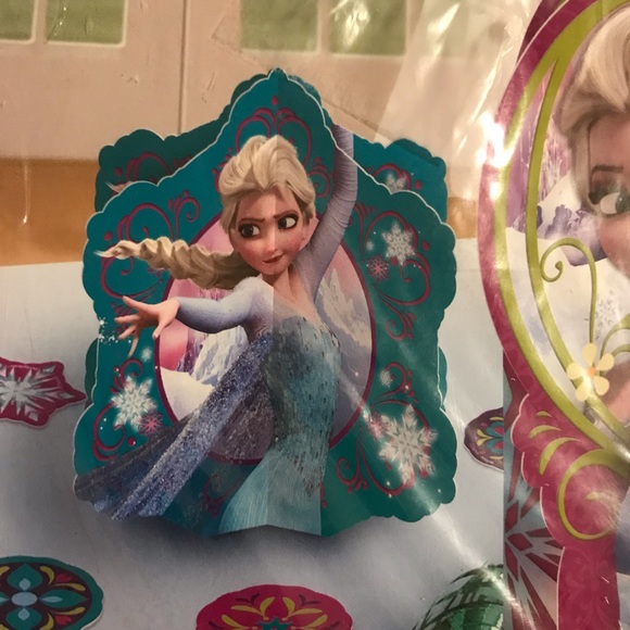 Frozen Table Decorating Kit - Picture 3 of 9